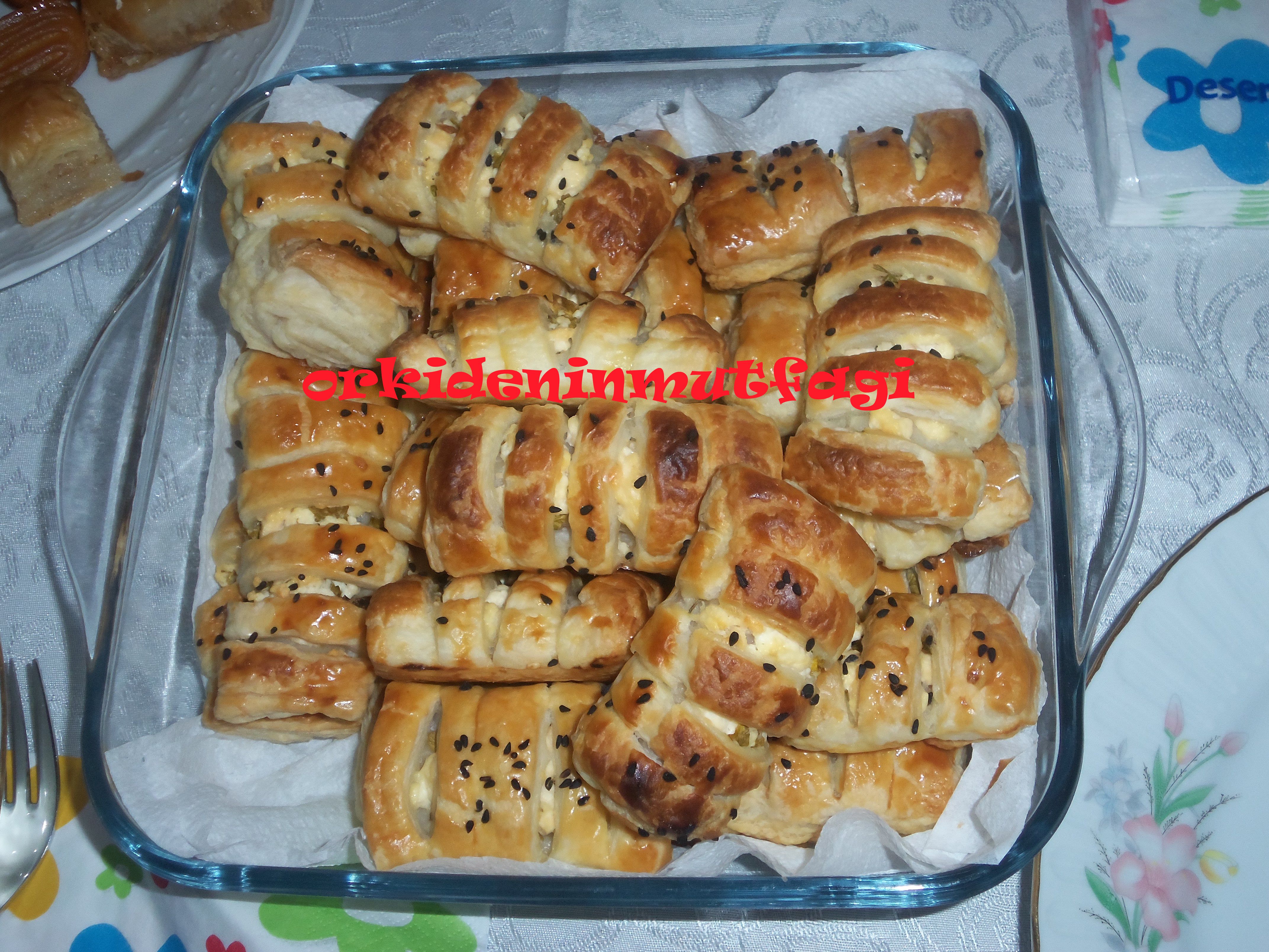 şeritli milföy börek